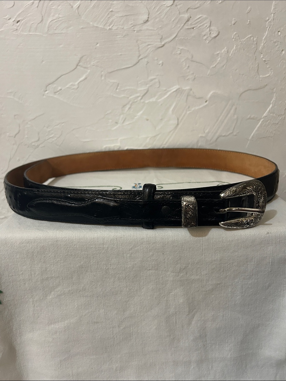 Tony Lama 1823L black leather belt in size 44, proudly made in the USA.
